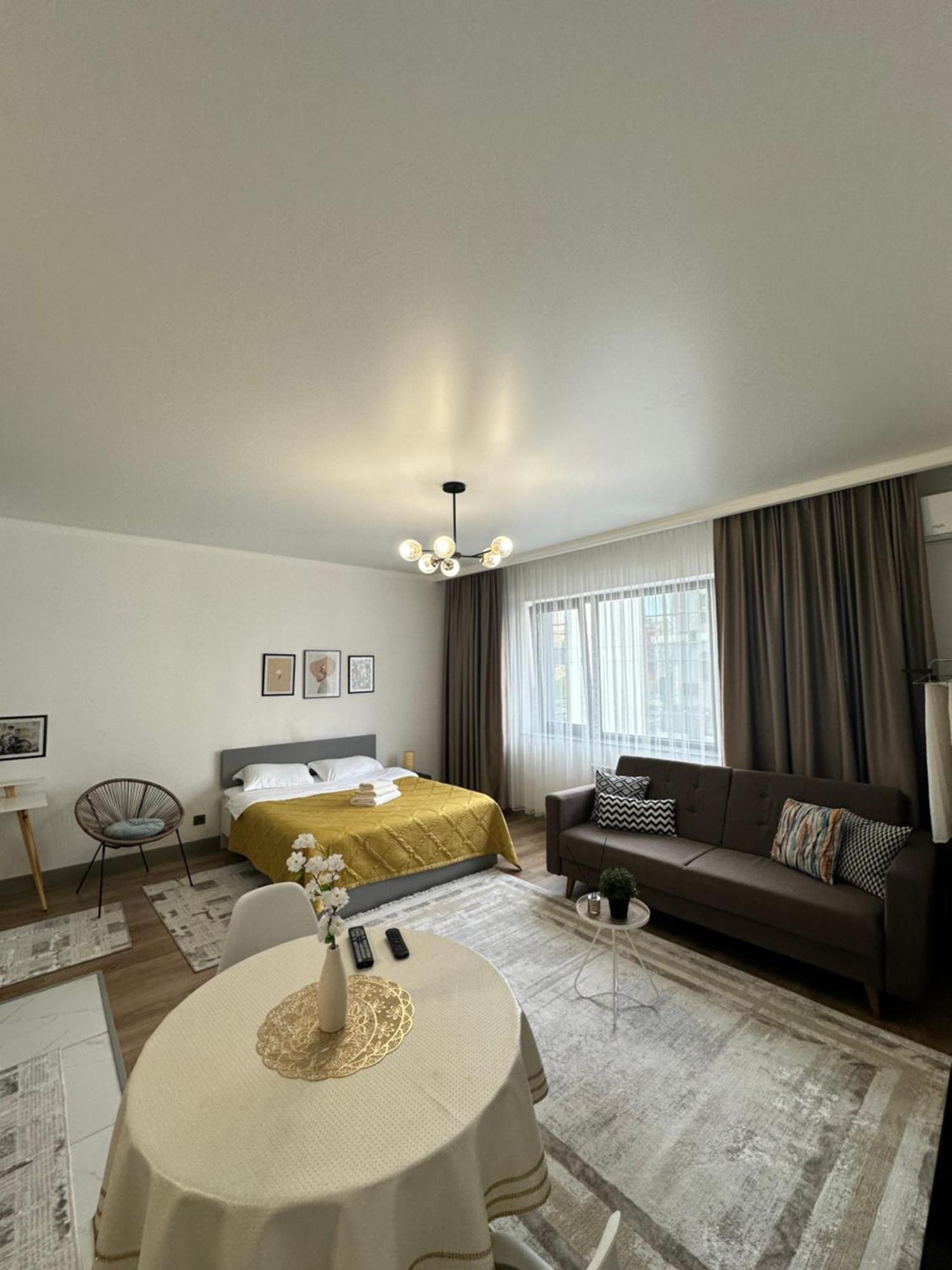 Студия В Теплых Тонах, Эксклюзив Almaty Exterior foto